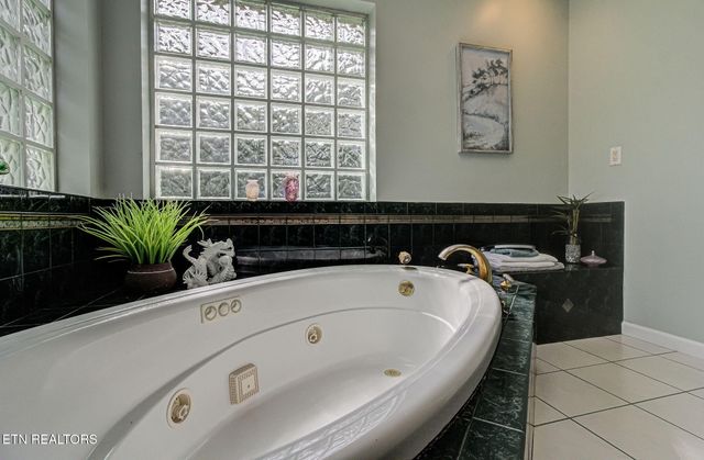 255 Chatuga Way, Loudon, TN 37774