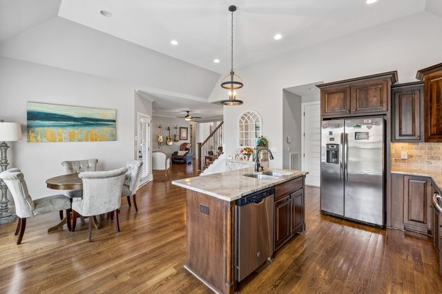 608 Southshore Pt, Mount Juliet, TN 37122