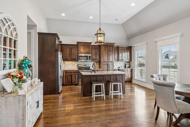 608 Southshore Pt, Mount Juliet, TN 37122