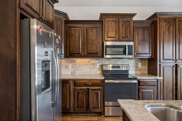 608 Southshore Pt, Mount Juliet, TN 37122