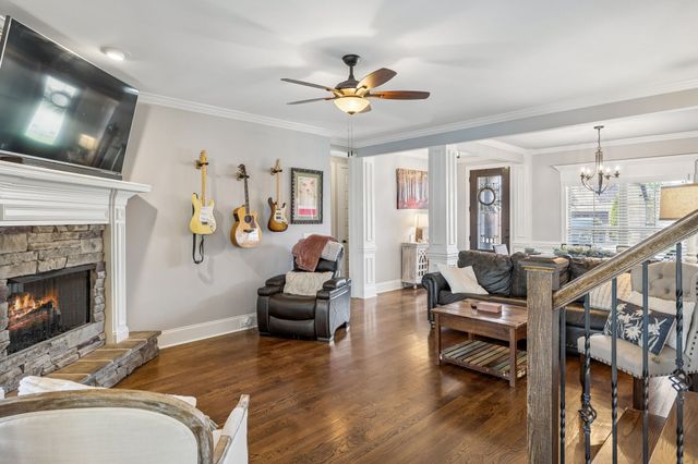 608 Southshore Pt, Mount Juliet, TN 37122