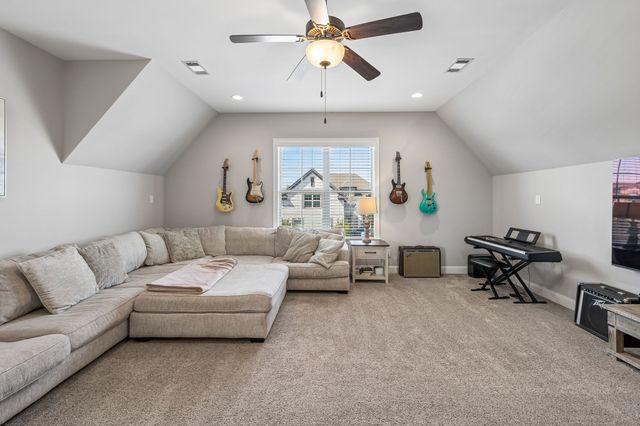 608 Southshore Pt, Mount Juliet, TN 37122