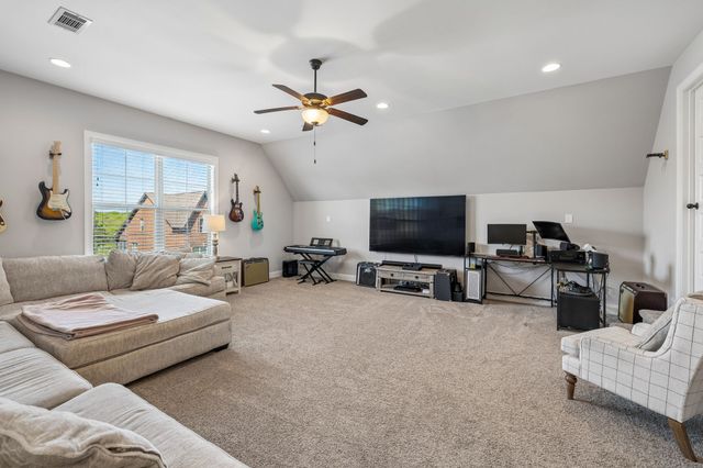 608 Southshore Pt, Mount Juliet, TN 37122