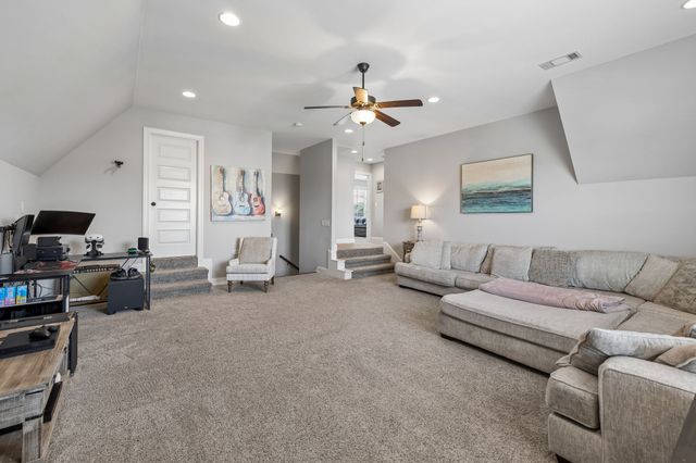 608 Southshore Pt, Mount Juliet, TN 37122