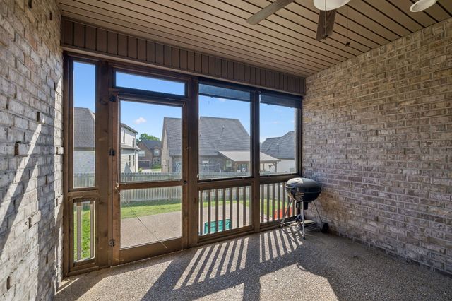 608 Southshore Pt, Mount Juliet, TN 37122