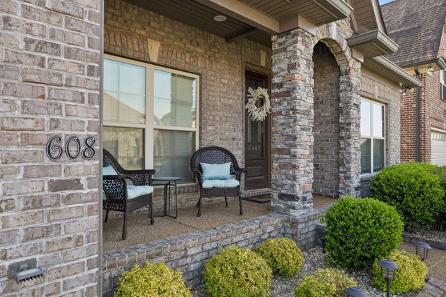 608 Southshore Pt, Mount Juliet, TN 37122