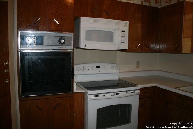 11015 BURR OAK DR., San Antonio, TX 78230