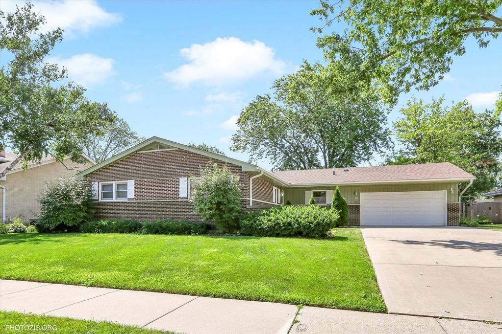 963 Garden Lane, Wheeling, IL 60090