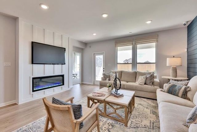 237 Hidalgo LN, Elgin, TX 78621