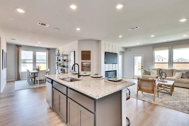 237 Hidalgo LN, Elgin, TX 78621