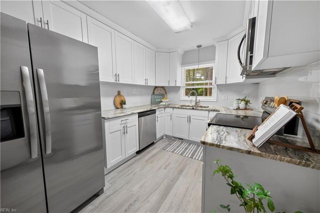6464 Meadow DR, Gloucester, VA 23061