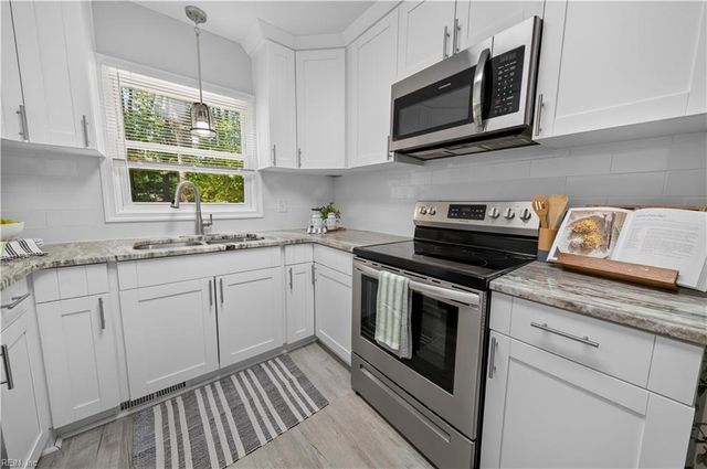 6464 Meadow DR, Gloucester, VA 23061