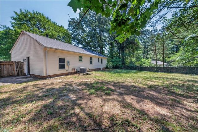 6464 Meadow DR, Gloucester, VA 23061