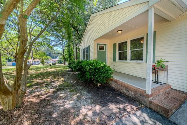 6464 Meadow DR, Gloucester, VA 23061
