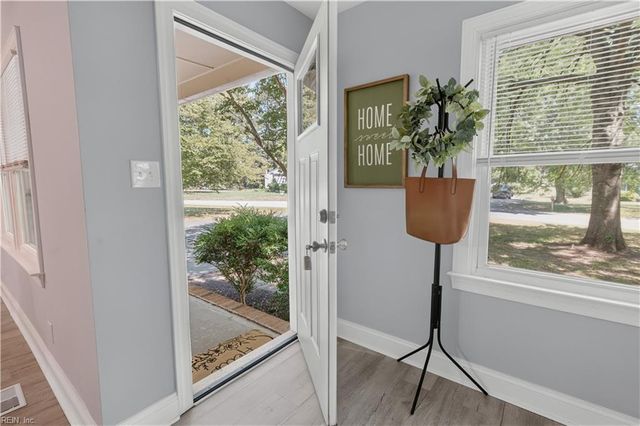 6464 Meadow DR, Gloucester, VA 23061