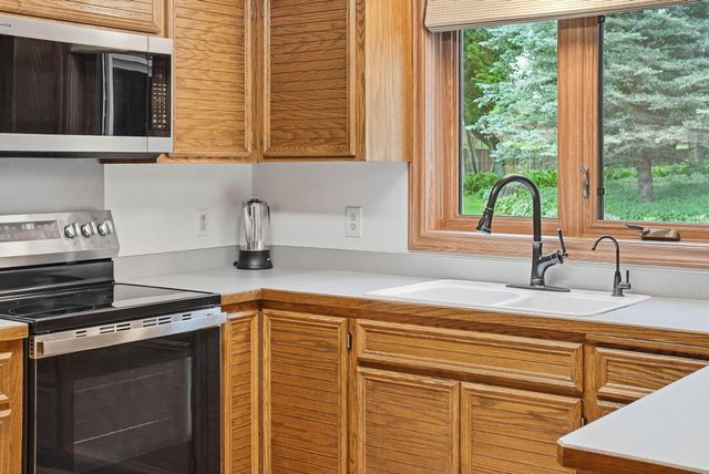 4085 Deerwood Trail, Eagan, MN 55122