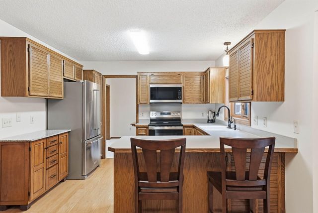 4085 Deerwood Trail, Eagan, MN 55122