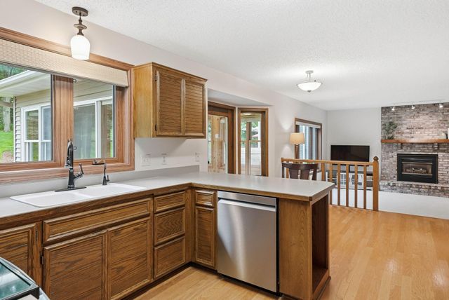 4085 Deerwood Trail, Eagan, MN 55122