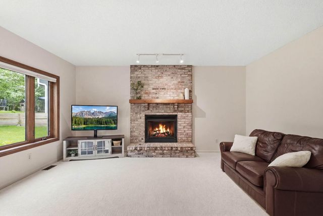 4085 Deerwood Trail, Eagan, MN 55122