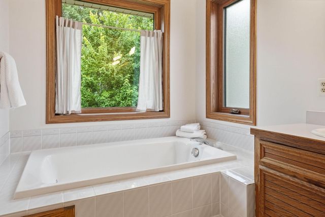 4085 Deerwood Trail, Eagan, MN 55122