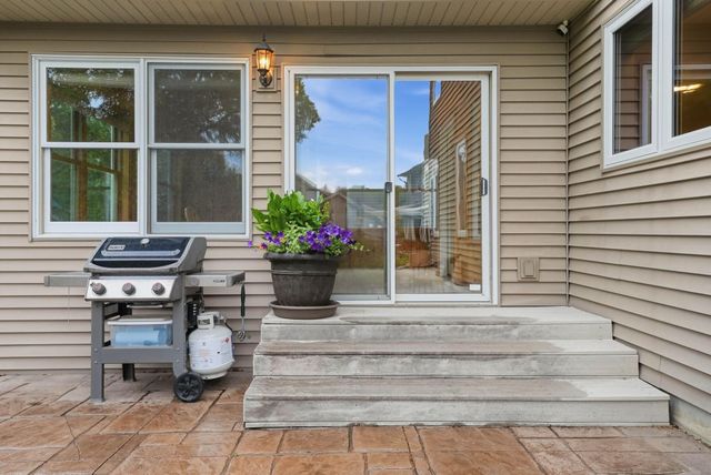 4085 Deerwood Trail, Eagan, MN 55122