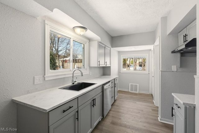 1581 Hillside Terrace, Akron, OH 44305