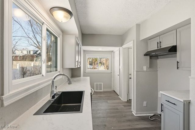 1581 Hillside Terrace, Akron, OH 44305