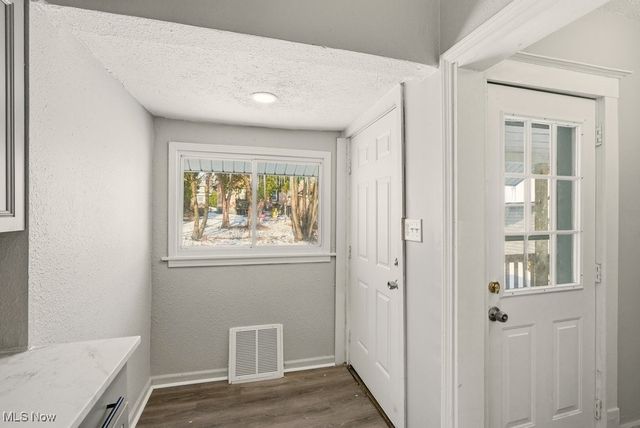 1581 Hillside Terrace, Akron, OH 44305