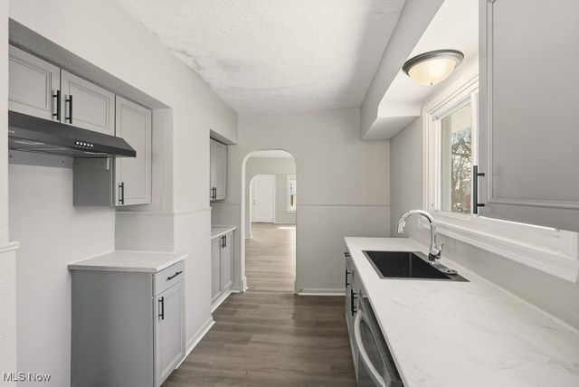 1581 Hillside Terrace, Akron, OH 44305