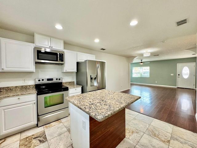 809 W HIAWATHA STREET, Tampa, FL 33604