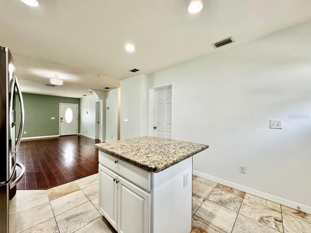 809 W HIAWATHA STREET, Tampa, FL 33604