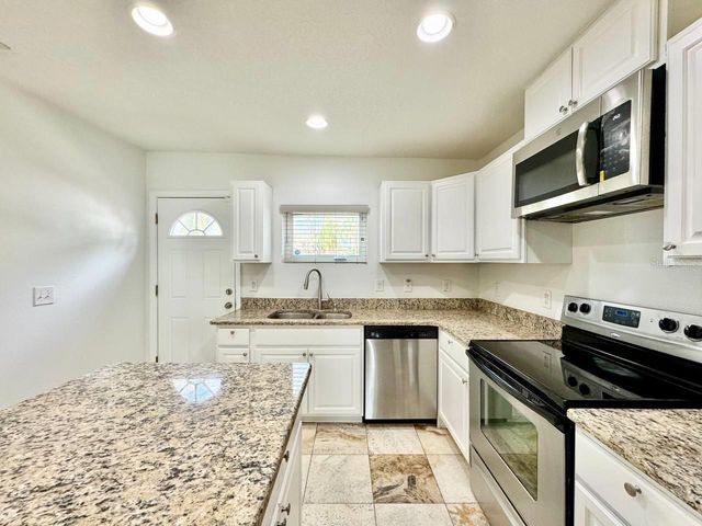 809 W HIAWATHA STREET, Tampa, FL 33604