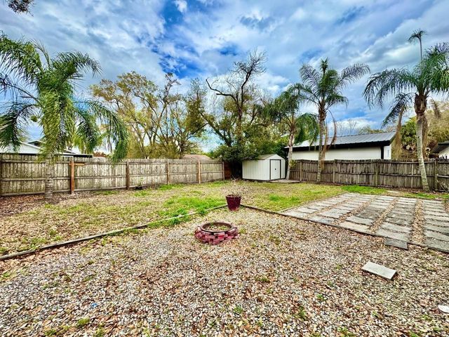 809 W HIAWATHA STREET, Tampa, FL 33604