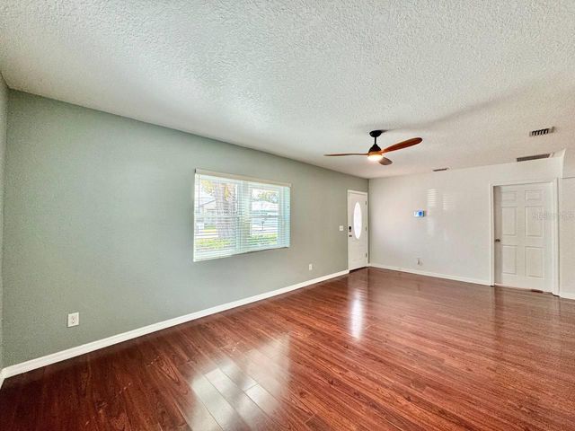 809 W HIAWATHA STREET, Tampa, FL 33604