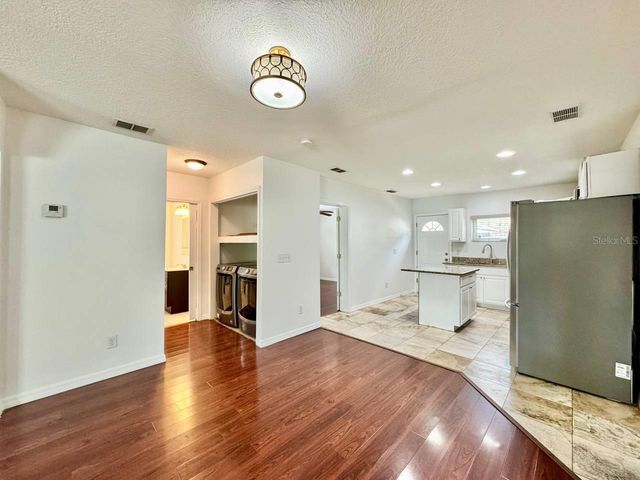 809 W HIAWATHA STREET, Tampa, FL 33604