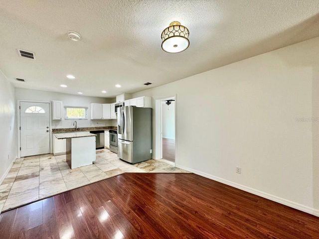 809 W HIAWATHA STREET, Tampa, FL 33604