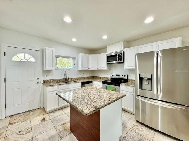 809 W HIAWATHA STREET, Tampa, FL 33604