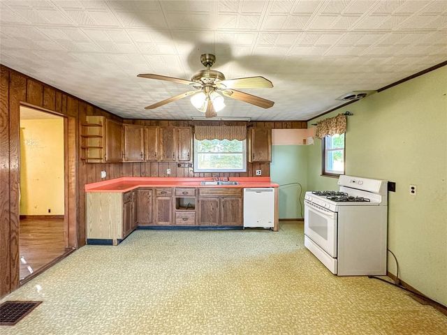 17263 Airport Rd, Conneaut Twp, PA 16424