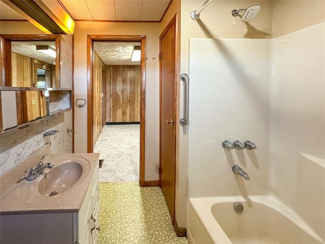 17263 Airport Rd, Conneaut Twp, PA 16424