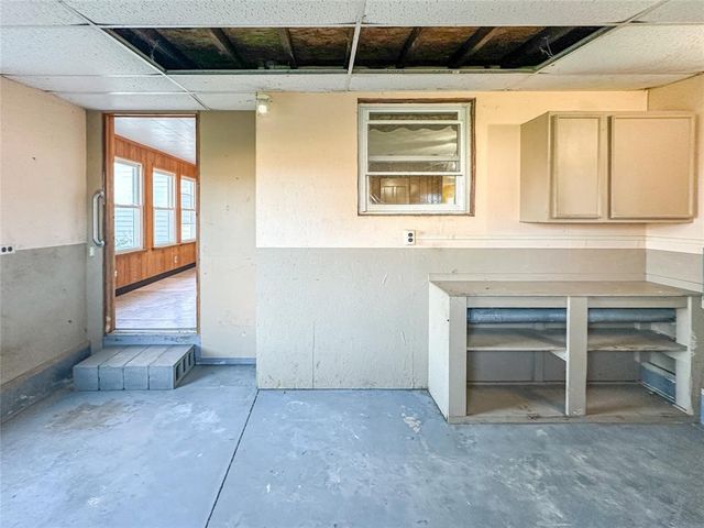 17263 Airport Rd, Conneaut Twp, PA 16424