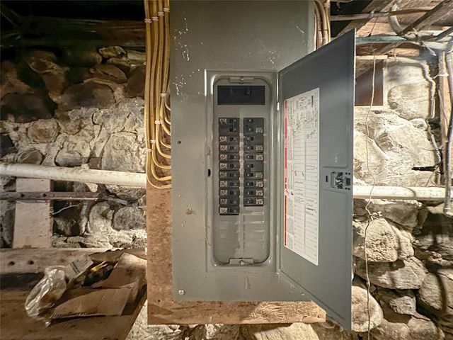 17263 Airport Rd, Conneaut Twp, PA 16424