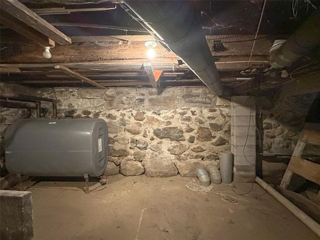 17263 Airport Rd, Conneaut Twp, PA 16424