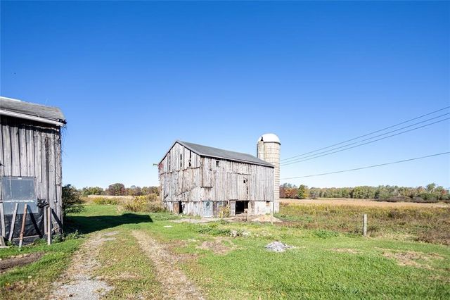 17263 Airport Rd, Conneaut Twp, PA 16424