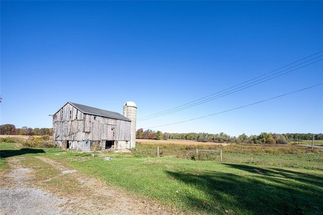 17263 Airport Rd, Conneaut Twp, PA 16424