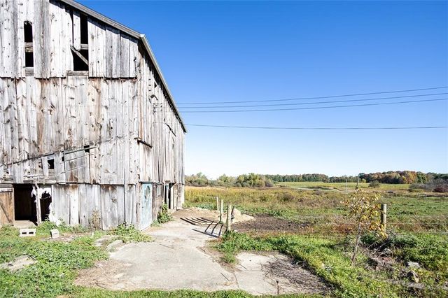 17263 Airport Rd, Conneaut Twp, PA 16424