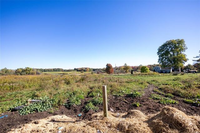 17263 Airport Rd, Conneaut Twp, PA 16424