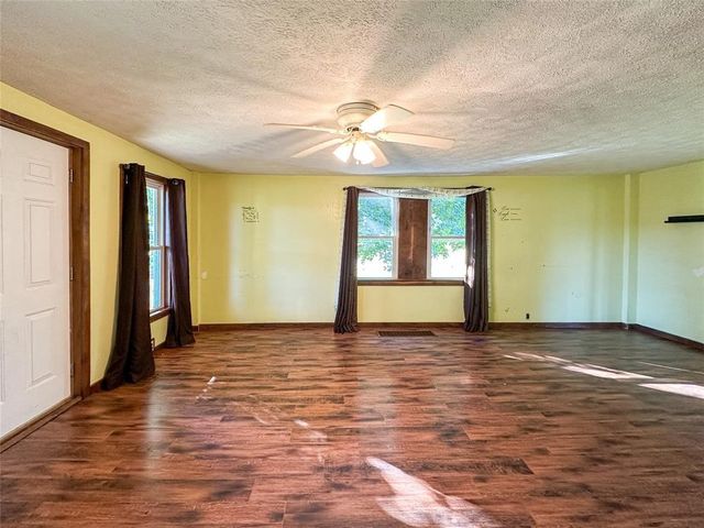 17263 Airport Rd, Conneaut Twp, PA 16424