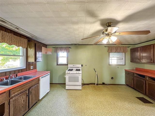 17263 Airport Rd, Conneaut Twp, PA 16424