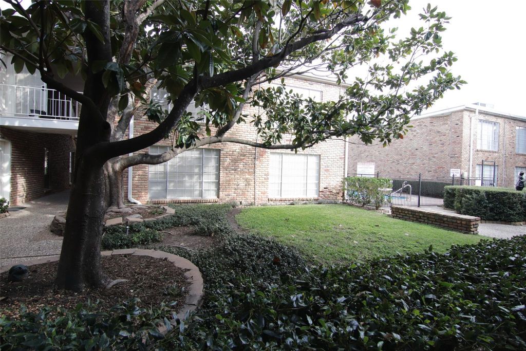 2101 Fountain View Drive 35, Houston, TX 77057