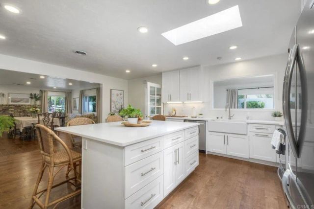 1143 Cypress Dr, Vista, CA 92084